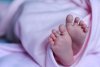 Bebeluş microsom, născut de o româncă de 19 ani la maternitatea din Botoşani 826044