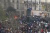 Scene de război în Paris | Franţa, sub asediul celor mai mari proteste! Emmauel Macron sfidat de manifestanţi în stradă 825413