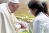 Papa Francisc a vizitat în spital copiii bolnavi de cancer și a botezat un nou născut | Va fi externat mâine 826055