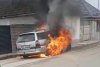 Un bărbat din Arad şi-a dat foc la maşină când a vrut să scoată benzina din rezervor cu o bormaşină 826401