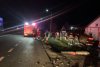 Un şofer de 20 de ani a intrat cu maşina într-un cap de pod, a lovit două curţi şi apoi s-a răsturnat, în apropiere de Buzău 826300