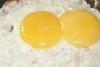 Cum apar ouăle cu două gălbenuşuri şi cât sunt de sănătoase 828052