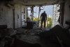 Cum arată un bloc din Kiev după bombardamentul rusesc cu drone | Primarul Kliciko privește în gol prin peretele spulberat 832659