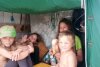 O familie din Franţa a ajuns în România cu o căruţă trasă de măgar, după doi ani de la începutul unei călătorii către Palestina 834853