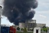 Incendiu violent, cu mari degajări de fum, pe platforma Săvinești, județul Neamț. Unii martori vorbesc despre explozii 834946