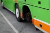 "Călătoriţi în siguranţă cu noi... pe ultimul drum". Un autocar românesc a fost surprins circulând fără o roată pe o autostradă din Austria 839059