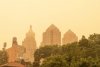 Oraşul New York, acoperit de o ceaţă portocalie. Oamenii, obligaţi să poarte măşti de protecţie 839008