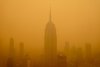 Oraşul New York, acoperit de o ceaţă portocalie. Oamenii, obligaţi să poarte măşti de protecţie 839014