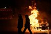 A treia noapte de violențe extreme în Franța. Protestatarii furioși au incendiat mai multe mașini și clădiri publice 843727
