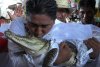 "Nu poţi avea o căsătorie fără dragoste!". Un primar s-a însurat cu un crocodil, în Mexic. Cum au fost pedepsiţi localnicii care nu au participat 844363