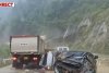 Imagini cutremurătoare pe o şosea din India | Doi oameni au murit după ce maşinile în care se aflau au fost zdrobite de un bolovan uriaş 845320