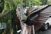 Imaginile dezastrului. Furtuna a distrus într-o clipă acoperișurile făcute fără autorizație, în Hunedoara 846136