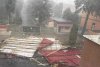 Furtuna puternică a făcut prăpăd în Bistrița. Un copac a căzut peste o mașină în care se aflau două fete | Operațiune de salvare cu militari 846369