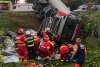 Două persoane au decedat în urma unui accident grav între un autotren și un autoturism pe DN17, în Suceava. Circulația este oprită 847732