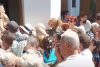 Imaginile umilinţei la o biserică din Pitești. Oamenii s-au călcat în picioare pentru o icoană şi o pungă cu mâncare 847689