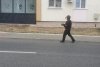 Un bărbat s-a dus cu un proiectil în mașină în fața Poliției Roman | Agenţii au cerut ajutorul ISU Neamţ  848172