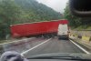 Trafic blocat pe DN1, între Azuga și Predeal. Un TIR a ieșit în afara drumului 850224