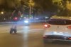 Tânăr pe trotinetă electrică, filmat când merge pe banda a doua, cu 60 de km/h, pe un bulevard din București 850606