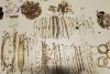Patru kilograme de bijuterii din aur, ascunse în pungi cu cereale, descoperite în bagajele a două femei, pe Aeroportul Otopeni 850957