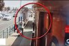 Femeia care şi-a pierdut viaţa sub un tramvai din Arad, filmată de o cameră de supraveghere. Nu a vrut să îşi abandoneze fiica şi a pierit sub ochii ei 852192
