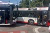 Două autobuze s-au ciocnit, după ce unuia i-ar fi cedat frânele, în Pitești 853069