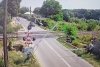"Un real pericol public". Șofer filmat când forțează și rupe bariera de la o trecere la nivel cu calea ferată, în Prahova 854144