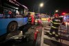 Şoferul unui BMW din Sibiu, înmatriculat ZEU, şi-a omorât o prietenă lângă cimitir, după ce a intrat cu viteză în două autobuze 855797