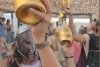 Imagini de senzaţie cu românii care petrec la Saint Tropez: Şampanii cu tricolor şi gheaţă mărunţită cu sabia 856266