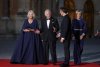 Regele Charles al III-lea și regina Camilla, primiți cu mare fast la Versailles. Primele doamne au optat pentru aceeaşi culoare la ţinutele de seară 859204