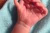 Caz extrem de rar în India. O fetiţă s-a născut cu 26 de degete | Familia crede că este reîncarnarea unei zeiţe  859398