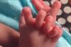 Caz extrem de rar în India. O fetiţă s-a născut cu 26 de degete | Familia crede că este reîncarnarea unei zeiţe  859399