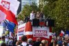 "Marşul unui milion de inimi". Polonezii au ieşit masiv în stradă pentru a sancţiona partidul de guvernământ, înainte de alegeri 861197