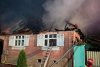 Un bărbat a murit, dupa ce casa în care locuia a luat foc, în Boiţa. Traficul se desfăşoară alternativ pe Valea Oltului 862816