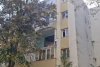 Explozie într-un bloc din Târgu Mureş. Balconul apartamentului a zburat de la etajul doi. O persoană a fost rănită 865011