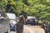 Un şofer a fost filmat când bate palma cu un urs, pe Transfăgărăşan: "Inconștiență totală" 867505