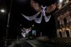 A început montarea decorațiunilor de Crăciun pe străzile din București. Când va fi aprins iluminatul festiv 868104
