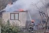 Doi bătrâni, salvați în ultima clipă din calea flăcărilor, în Argeș. Casa în care locuiau a ars ca o torță 868642