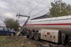 O cisternă din Ucraina a lovit două mașini, a rupt doi stâlpi de electricitate și o conductă de gaz, apoi s-a oprit în curtea unei case, la Iaşi 871248