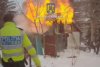 Imaginile zilei: Trei polițiști au intrat într-o casă cuprinsă de flăcări și au salvat o familie cu un bebeluș și doi câini, în Predeal 871988