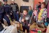 Poliţiştii au oferit daruri de Moş Nicolae unor copilaşi sărmani, orfani de mamă, din Maramureş: "Dar din dar se face Rai" 873245