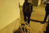 Un bărbat a furat ghirlanda de pe un stâlp de iluminat public din Drobeta-Turnu Severin, ca să-şi împodobească bradul de acasă 874615