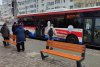 Bănci montate pe dos în stațiile de autobuz din Bacău: "Nu au înțeles că trebuie să aștepte cu spatele la stradă" 875239