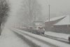 Circulație în condiții de iarnă pe Valea Prahovei! Ninge viscolit și drumul e acoperit cu zăpadă | -20 de grade resimțite pe Vârful Omu 876886