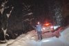 Familie cu patru copii, prinsă în zăpadă de aproximativ 50 de cm, salvată de jandarmi, în Arieșeni 876983