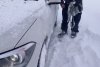 Un șofer teribilist s-a aventurat pe un drum închis pe Transalpina, apoi a cerut ajutor drumarilor și jandarmeriei. S-a ales cu permisul suspendat și o amendă consistentă 877097