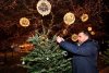 Inițiativă unică în București: Primăria Sectorului 6 a îndemnat locuitorii să împodobească brazi, ce vor ajunge în casele a șase familii nevoiașe, în Ajunul Crăciunului 876895