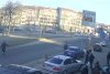 Bărbat lovit intenționat cu maşina și târât pe trotuar, în Slatina. Atacul, filmat de o cameră de supraveghere 878326