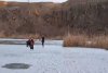Lacul Zebil din Tulcea, transformat în patinoar de vremea rece 880615