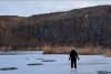Lacul Zebil din Tulcea, transformat în patinoar de vremea rece 880616