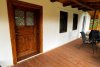 ”Omul sfințește locul”. Modul uluitor în care a recondiționat un român o casă în paragină, cumpărată pentru ”pământ și locație” 880668